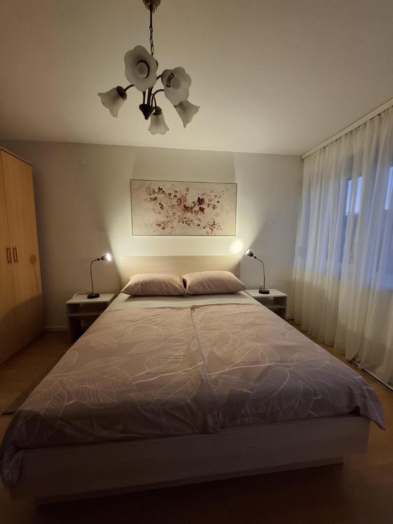 Apartment Tonio - Right On The Main Square Gospic Exterior photo