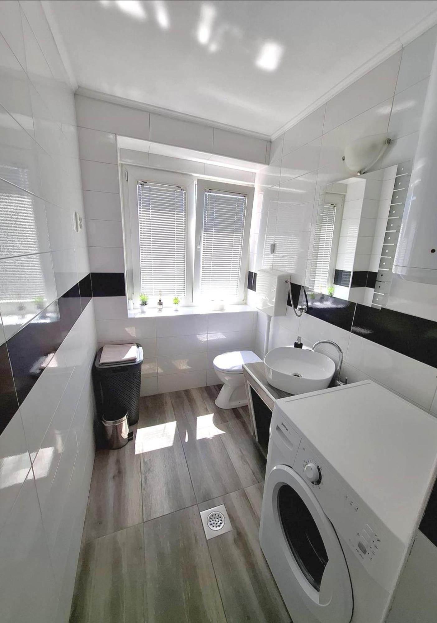 Apartment Tonio - Right On The Main Square Gospic Exterior photo